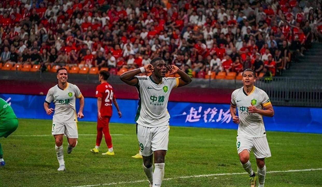 崩盘倒计时!国安夏窗这招真绝:宁用废柴外援硬扛也不给西甲级中卫注册